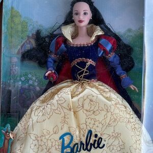 Barbie Snow White Storybook with Colorful Illustrations
